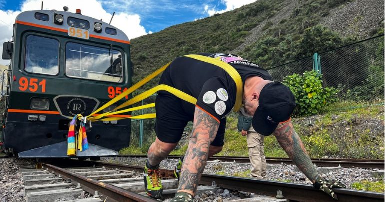 Cusco: deportista de Austria logró un nuevo récord mundial tras jalar un tren de 81 toneladas Ollantaytambo