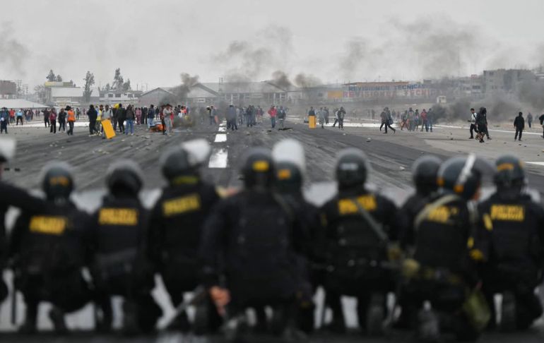 Portada: Gobierno decreta toque de queda en 15 provincias de 8 regiones para frenar actos vandálicos