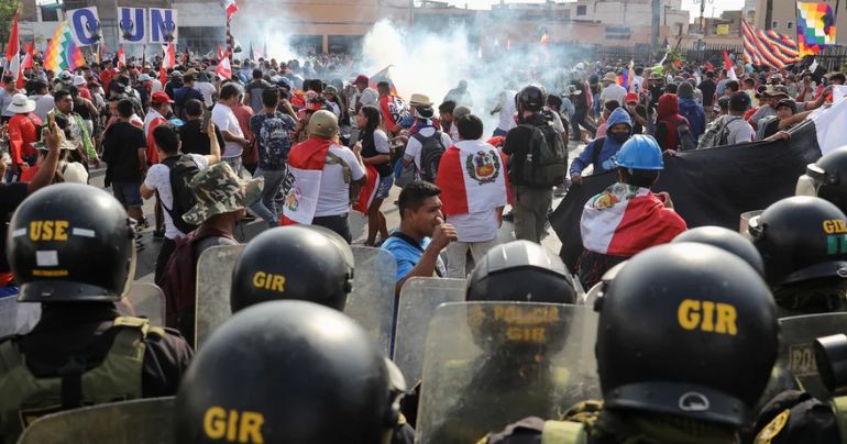 Centro de Lima: cuatro policías resultaron heridos en enfrentamiento con manifestantes