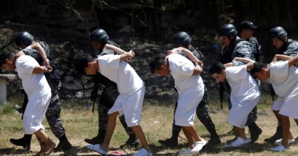El Salvador: detenidos bajo el régimen de excepción impuesto supera los 71.770