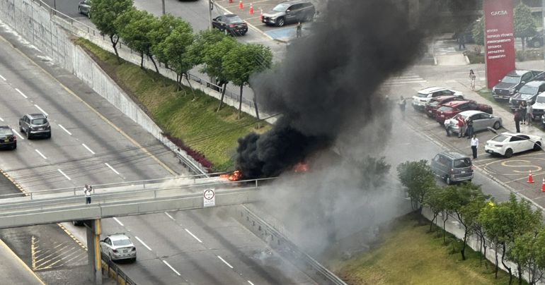 La Victoria: incendio se registra en puente peatonal de Paseo de la República