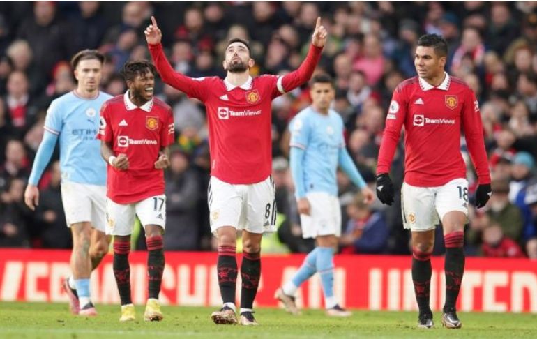 ¡Electrizante! Al Manchester United le bastó cuatro minutos para remontar y vencer al City 2-1