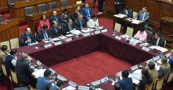 Congreso: Comisión de Constitución continuará este viernes debate de pedido de facultades legislativas