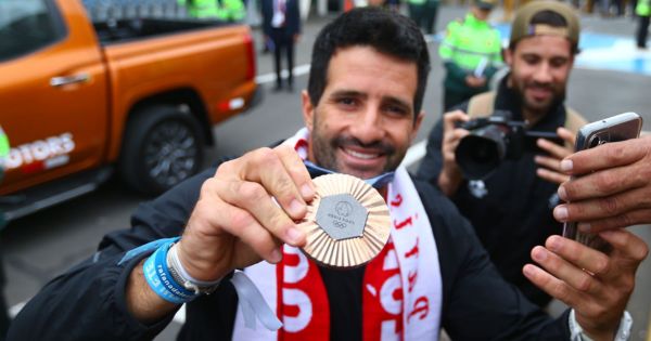 Stefano Peschiera llegó a Lima tras ganar medalla de bronce en París 2024: tuvo un gran recibimiento