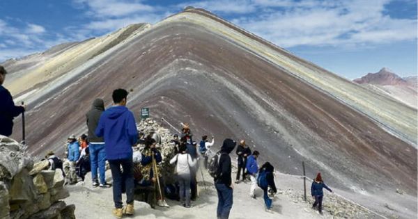 Portada: Cusco: un fallecido y tres personas heridas deja conflicto por obtener la administración de la montaña Siete Colores