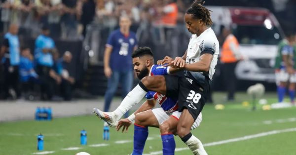 Corinthians, con André Carrillo, clasificó a las semifinales de la Copa Sudamericana tras vencer a Fortaleza