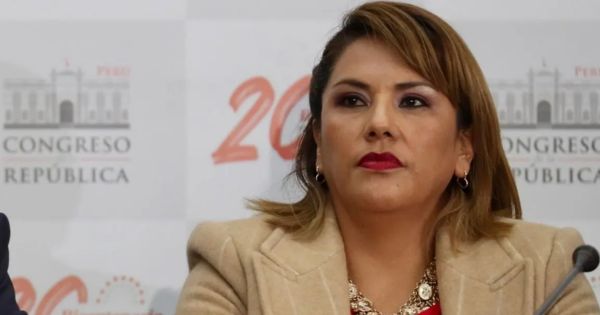 Portada: Digna Calle: Comisión de Ética verá este lunes denuncia contra congresista