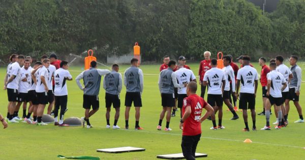 Portada: Todo va quedando listo para el debut de la selección peruana en las Eliminatorias: ¿cuándo viajan a Paraguay?