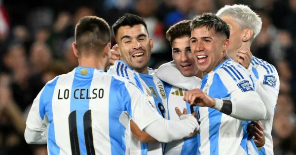 Argentina apabulló 3-0 a Chile y se consolida en el primer lugar de las Eliminatorias Sudamericanas