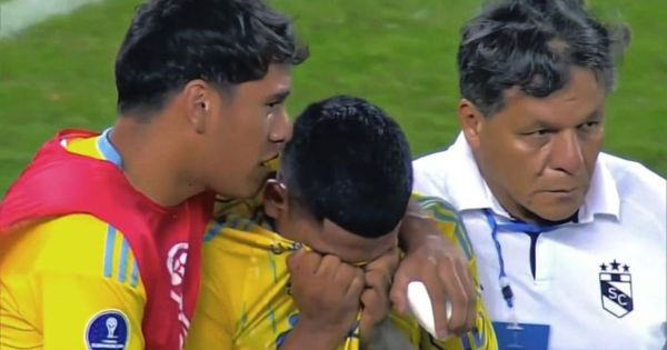 Joao Grimaldo lloró desconsoladamente tras la eliminación de Sporting Cristal de la Copa Sudamericana