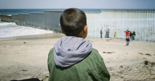 Niño de 4 años es lanzado sobre muro fronterizo para pasar a los Estados Unidos