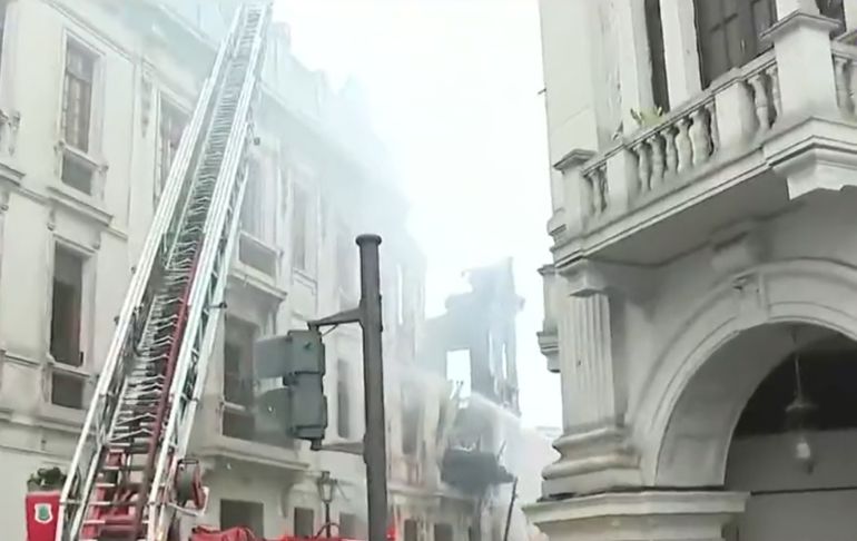 Centro de Lima: incendio en edificio cercano a la Plaza San Martín fue confinado