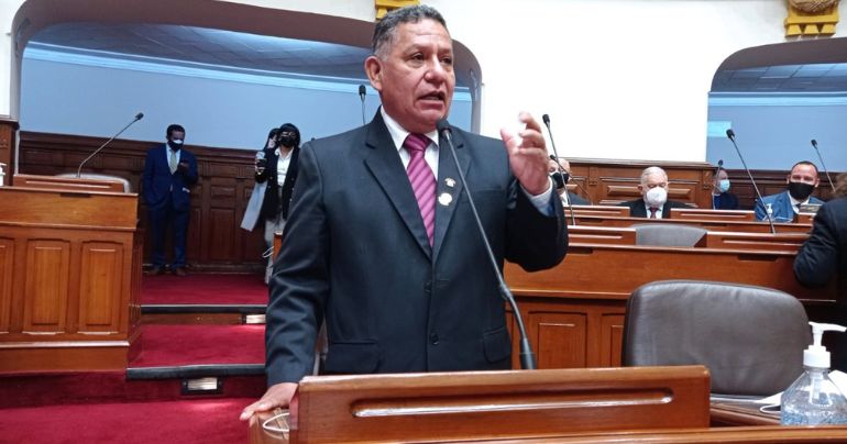 Congresista Esdras Medina anuncia nueva moción de vacancia contra Dina Boluarte