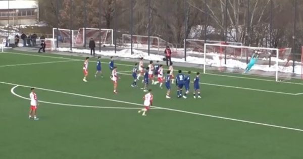 Peruano Felipe Chávez Fischer marcó golazo de tiro libre en la Sub-17 de Bayern Múnich