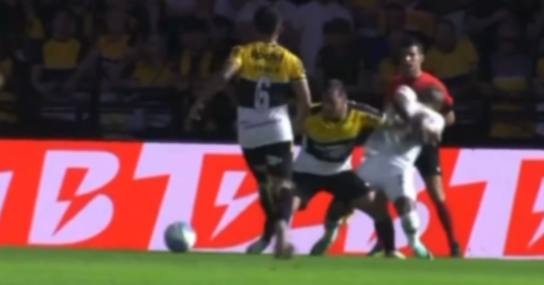 Miguel Trauco es expulsado en la derrota del Criciúma ante Cuiabá [VIDEO]