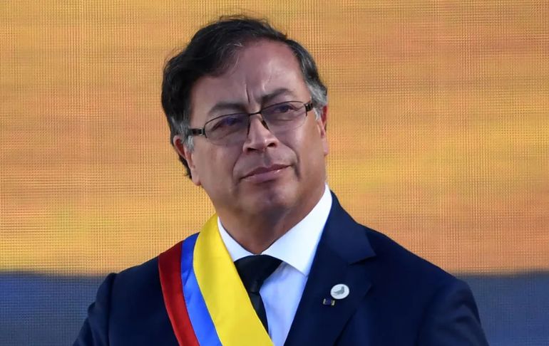 Portada: Izquierdista Gustavo Petro se ofrece para mediar un "diálogo político y social" en Perú