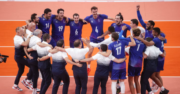 Portada: París 2024: Francia se impone 3-0 a Polonia y se lleva la medalla de oro en vóley masculino