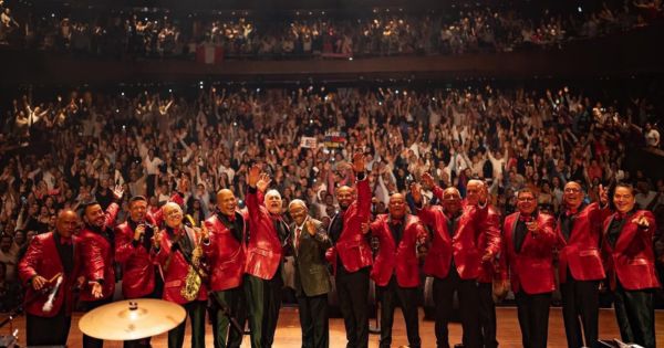 Portada: El Gran Combo de Puerto Rico hizo historia en el Gran Teatro Nacional por sus 60 años
