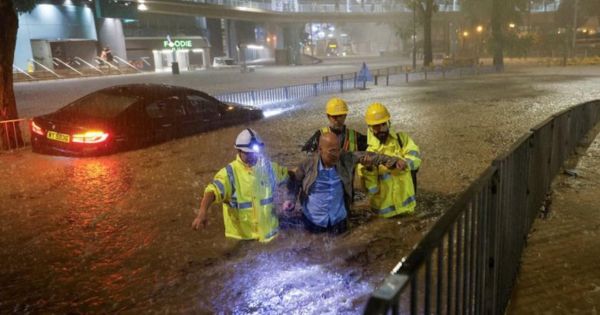 China: fuertes inundaciones azotan las calles de Hong Kong