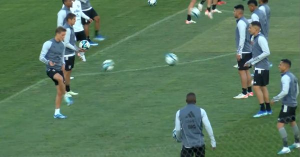 Selección peruana: Oliver Sonne muestra su calidad con el balón junto a Paolo Guerrero