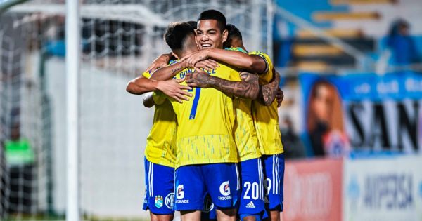 Portada: Sporting Cristal recupera la punta del torneo Apertura: celestes vencieron 3-2 a Garcilaso en Cusco