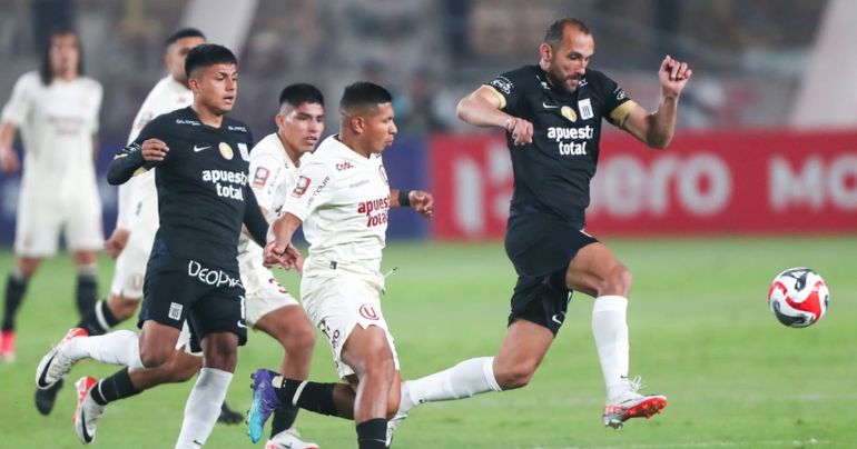 Con intervención del VAR y un gol en la agonía, Universitario igualó 1-1 con Alianza Lima, en la primera final de la Liga 1