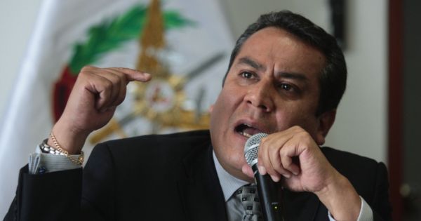 Portada: Adrianzén respalda a Víctor Torres: "La remoción de un ministro no es que vaya a solucionar los problemas"