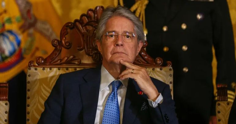 Portada: Presidente de Ecuador proclama ante el Congreso su "total e incuestionable" inocencia en juicio político