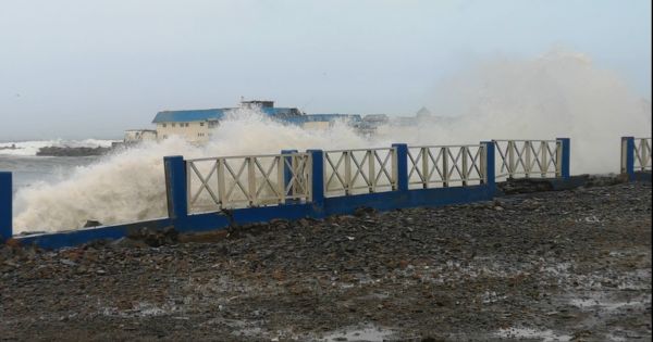 Miraflores: mar se salió hasta la pista por oleaje anómalo en la Costa Verde