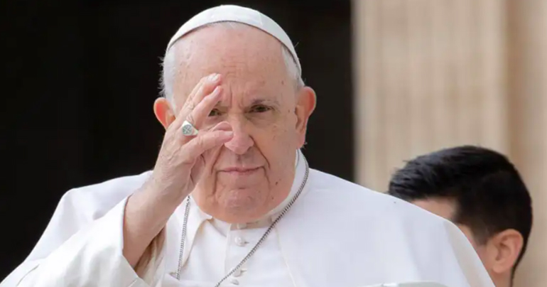 El papa Francisco fue llevado al hospital por problemas respiratorios