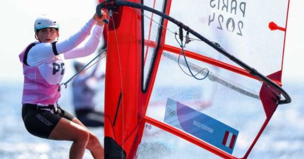 María Belén Bazo clasificó a los cuartos de final de windsurf en los Juegos Olímpicos París 2024