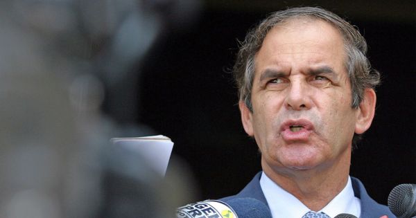 Portada: Roberto Chiabra pide a Rosa Gutiérrez presentar pruebas de presuntos actos de corrupción en EsSalud a la Fiscalía