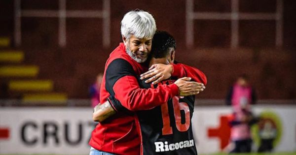 ¡Marco Valencia no se va! FBC Melgar oficializó su continuidad como técnico del 'Dominó'