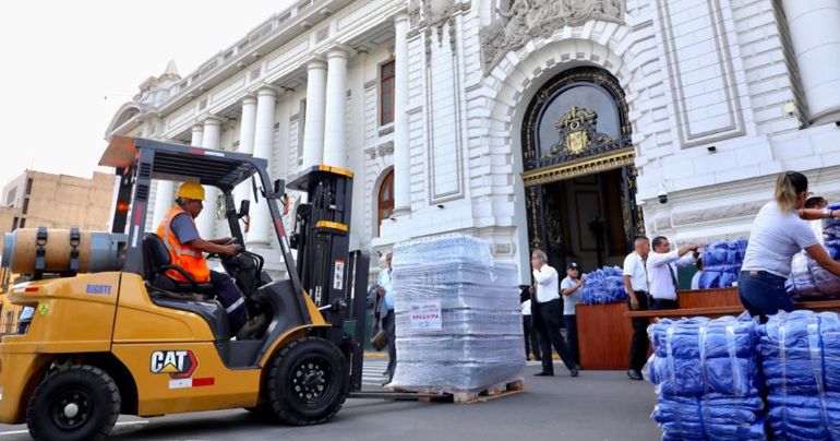 Arequipa: Congreso entregó donativos para damnificados por huaicos
