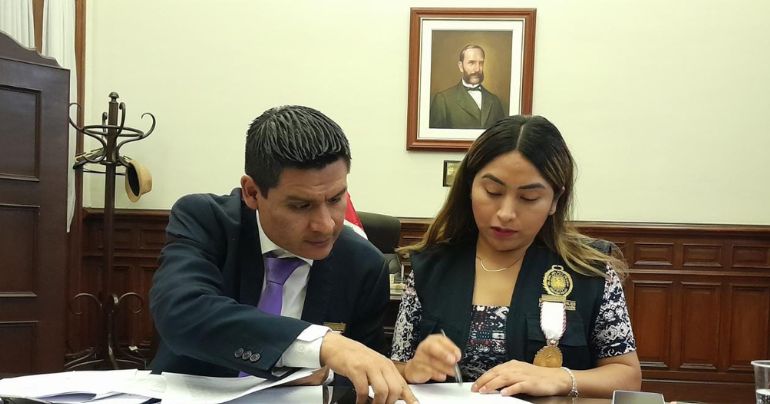 Fiscalía realizó diligencia en la oficina de la congresista Katy Ugarte