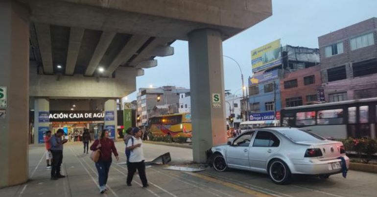 San Juan de Lurigancho: carro choca contra estación de Caja de Agua del Metro de Lima