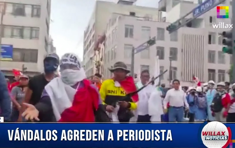 Protestas en Lima: delincuentes golpean a periodista de La República