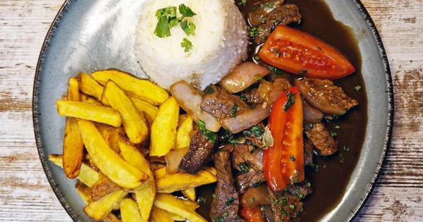 Portada: El lomo saltado entre los "10 mejores saltados" del mundo, según TasteAtlas