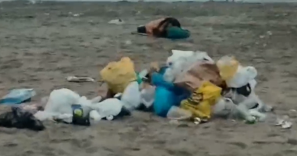 Playas de Lima amanecen llenas de basura tras masiva asistencia de veraneantes por Año Nuevo