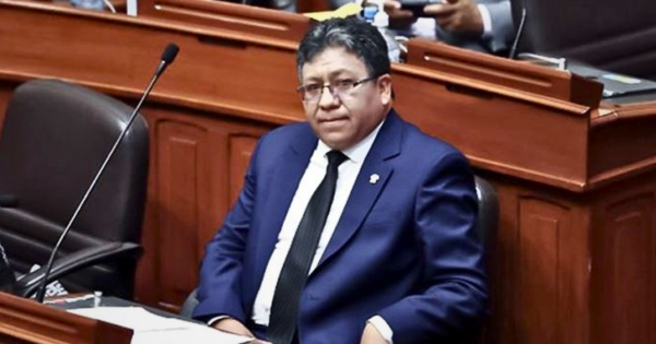 Jorge Flores Ancachi: fiscal de la Nación interino presenta denuncia constitucional en su contra por caso 'Mochasueldos'
