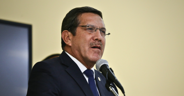 Ministro de Defensa: "No se evidencia presencia de armamento, municiones y explosivos de origen peruano en Ecuador"