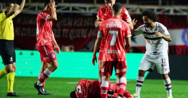 Portada: Este es el parte médico del jugador de Argentinos Juniors que sufrió terrible lesión en choque con Marcelo