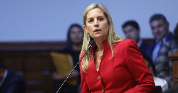 Maricarmen Alva: "AMLO está haciendo apología a los golpes de Estado"