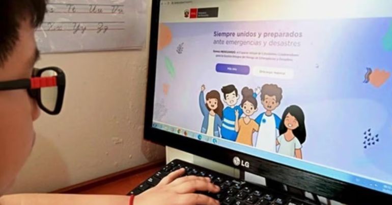 Portada: Más de 81 mil escolares se benefician con acceso a internet gratuito y permanente en todo el Perú