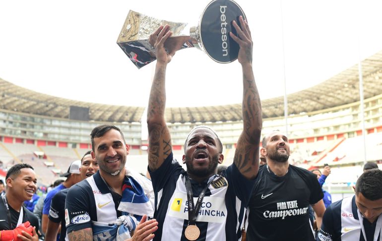 Alianza Lima se despide de Farfán: "¡Jefferson, gracias por querer tanto a la blanquiazul!" [VIDEO]