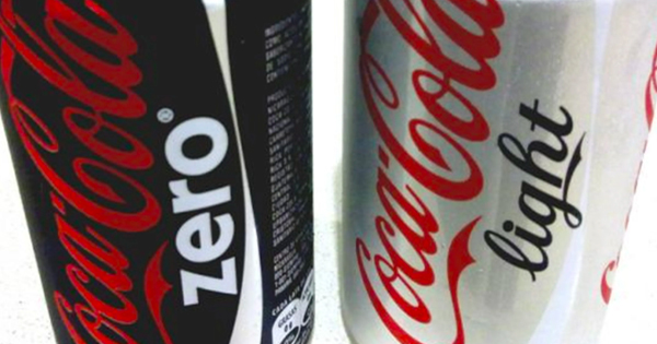 El edulcorante aspartamo, utilizado en la Coca-Cola light, podría ser cancerígeno, según la OMS