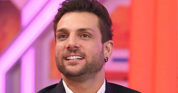 Nicola Porcella confiesa que lleva más de seis años soltero: "Duermo solo y abrazo una almohada"