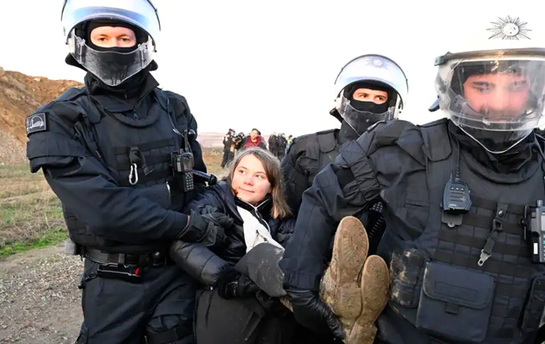 Policía alemana detiene a activista Greta Thunberg por protestar en mina