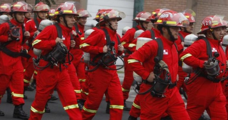 Portada: Ecuador destinará a 55 bomberos para apoyar combate de incendios en Chile