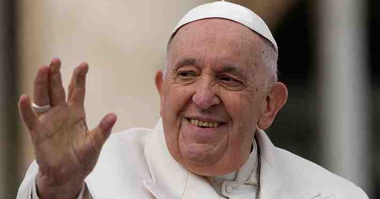 Papa Francisco será dado de alta este sábado tras estar hospitalizado por una bronquitis
